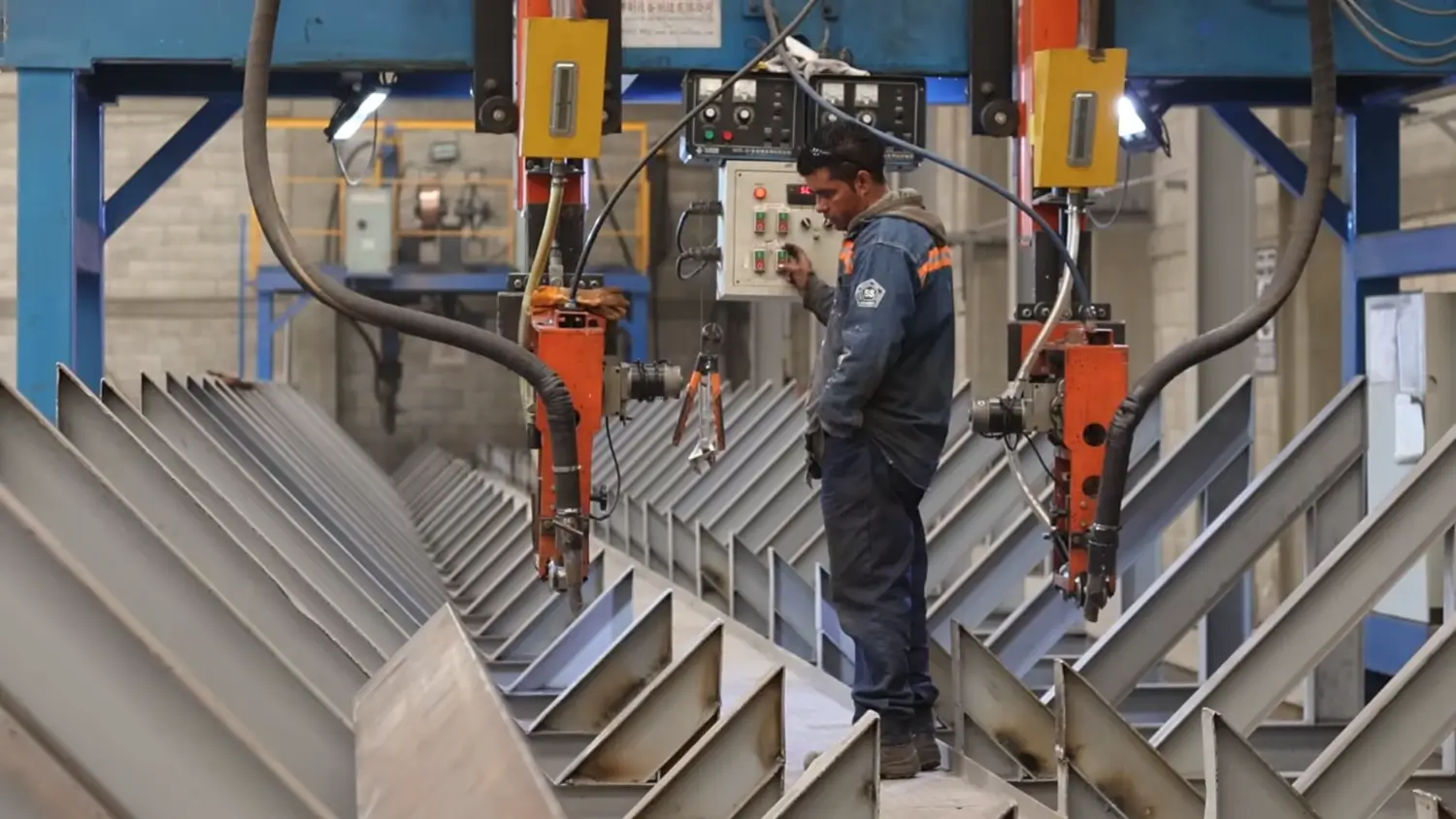 Construcción de naves industriales, estructuras de acero